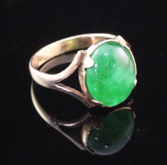 A gold and cabochon jade set ring, size N.